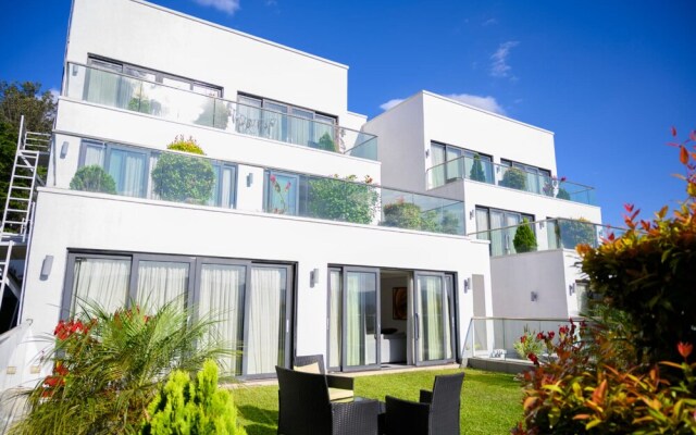 White Stone Apartments Nyarutarama