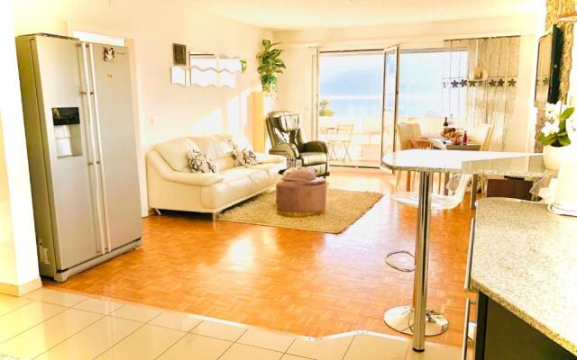 Spacious Apartment with Lake View | 35