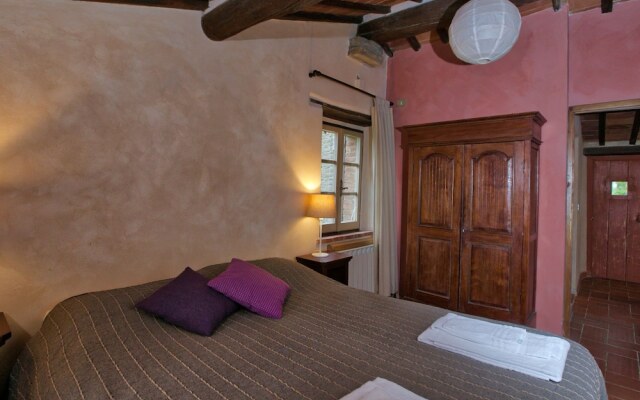 Magnificent Farmhouse in Lucignano With Swimming Pool