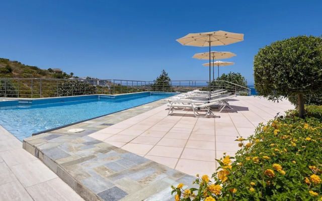 Cozy Pool Front Apartment With sea View Orange