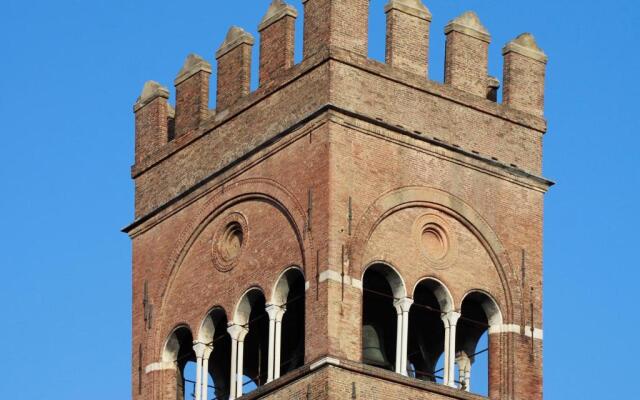 Casa Isolani Piazza Maggiore 1.0