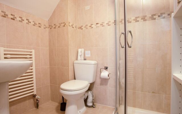 Simplistic Apartment in London Near Buckingham Palace