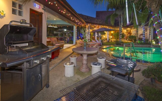 Relaxing Palm Pool Villa, Tropical Illuminated Garden Private Swimming Pool