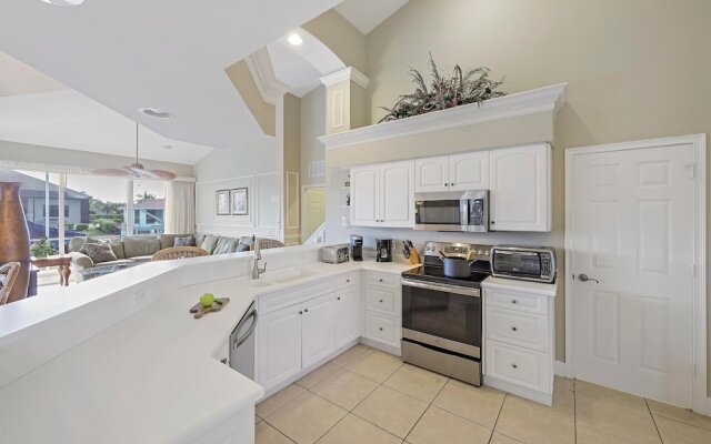 Large Waterfront Home With All-day sun on Pool