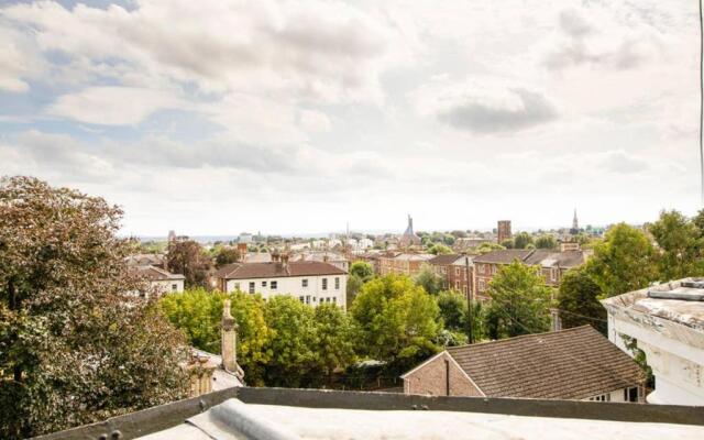 Clifton Spacious 3 Bed Apt & Parking-Simply Check In