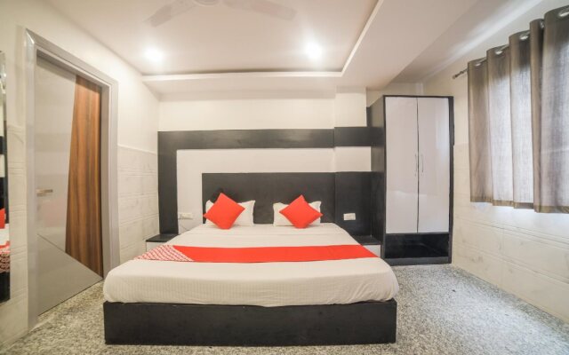 Royal Town Paschim Vihar By OYO Rooms