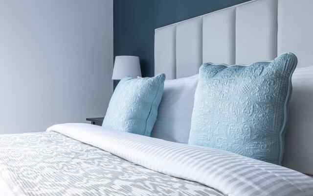 1BR Tranquil Space With Incredible Marina Views!