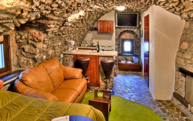 Avgonima All Seasons Hotel