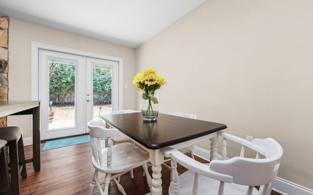 Niceville Dream Home Sleeps 13