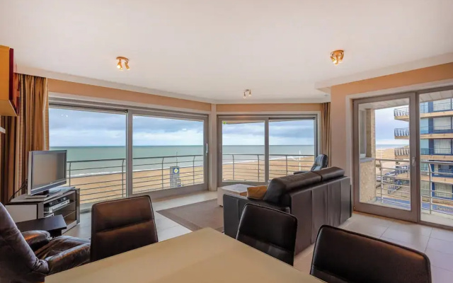 Modern, Luxurious Corner Flat on the Seafront