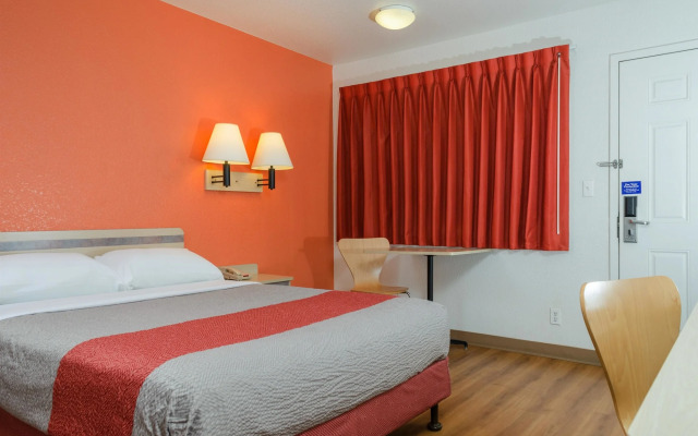 Super 8 by Wyndham Turlock