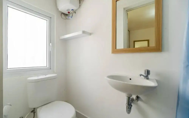 RedDoorz Apartment @ Aeropolis Tangerang