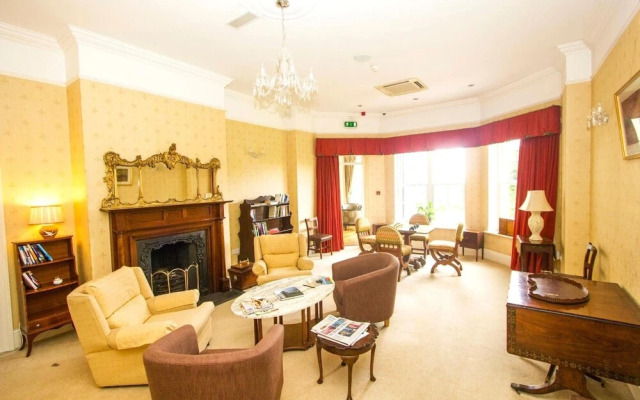 Emlagh House