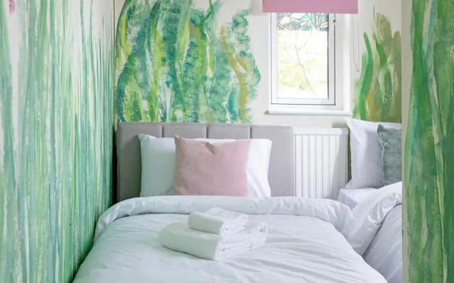 Charming Frome Retreat With 4 Bedrooms