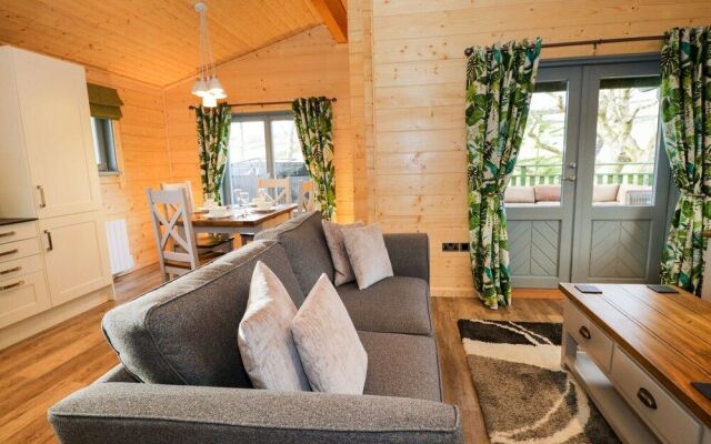 Oak Lodge