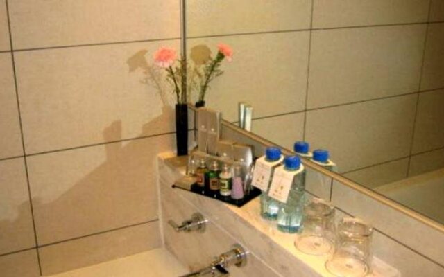 Yulong International Hotel