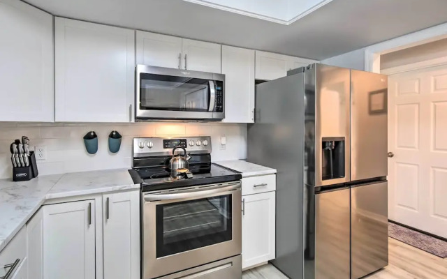 Bright Sebastian Home w/ Pool ~ 7 Mi to Beach!