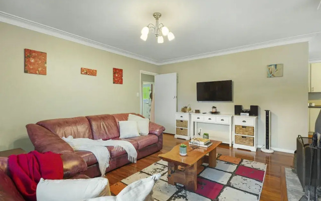 Kohi Family Home- Netflix & Gardens View