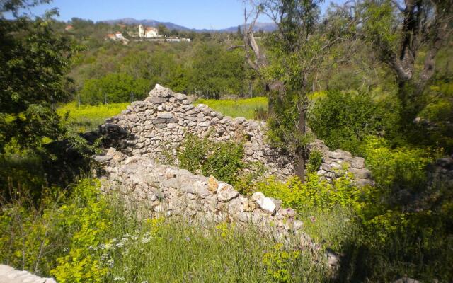 Holiday Home With Garden in Leonidio