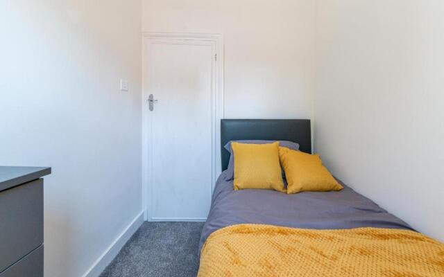The Sailsbury Snug