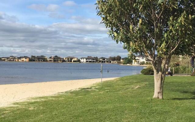 Big Family Fun@ 4 Bedrooms House in Point Cook