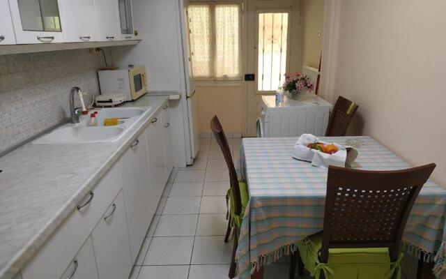 Linda's house