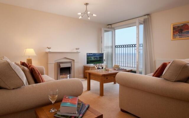 Modern Apartment in Dawlish With Dawlish Coast View