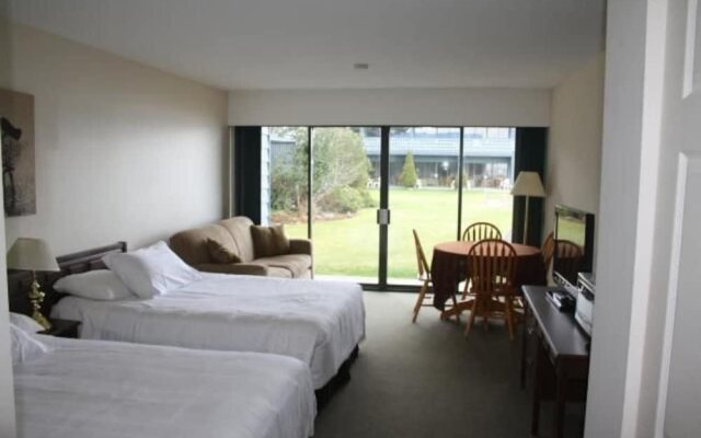 Sand Pebbles Inn