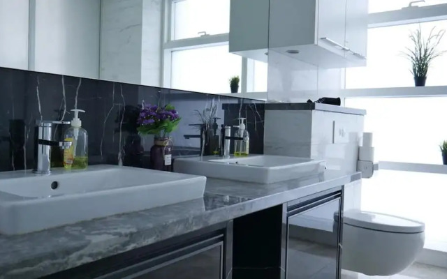 KL Platinum Suites by SNC