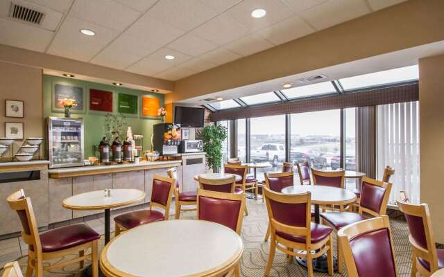 Comfort Inn & Suites Madison - Airport
