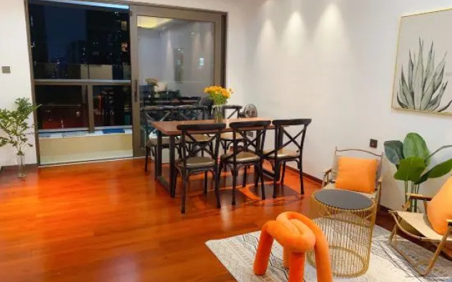 Hongshan 6979 Girls' Youth Apartment