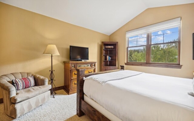 Highland Greens Comfort 3 Bedroom Townhouse by RedAwning