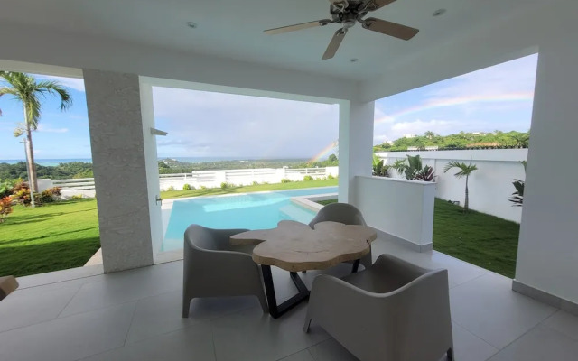 Sunset Villa with Infinity Pool