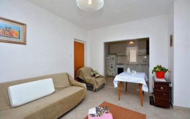 2-Bedroom Apartment With Seaview 3558-2