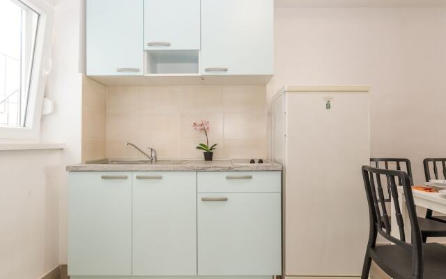 Apartments by the Sea Semy