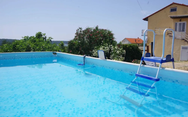 Serene Barbat Escape With Just Minutes From the Beach