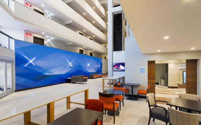 Holiday Inn Express & Suites San Antonio Medical-Six Flags by IHG