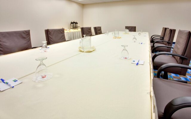 Holiday Inn Express & Suites Williamsport by IHG