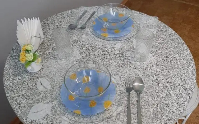 Gold Apart (Gold Apart) on the University Embankment 36B