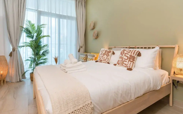 Stunning Apt Marina view with Balcony