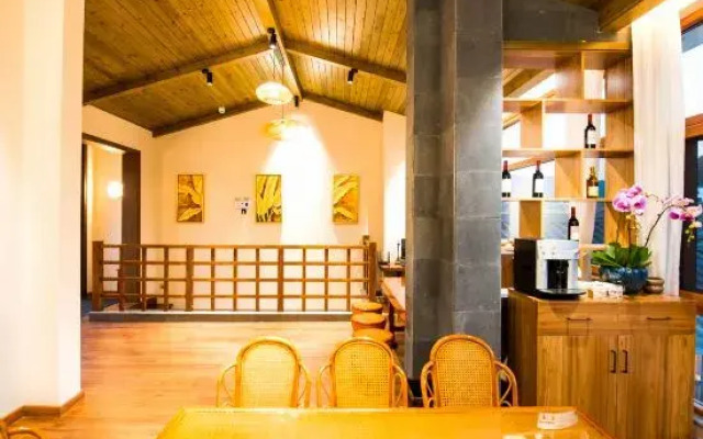 Mayu Qishe Hot Spring Holiday Hotel