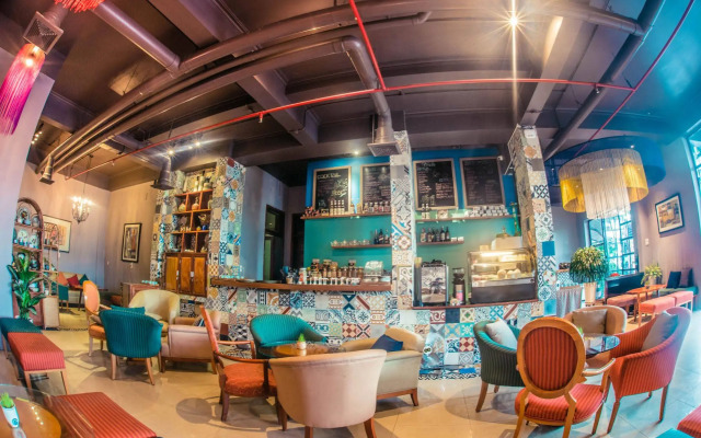 Geminai Hotel & Cafe