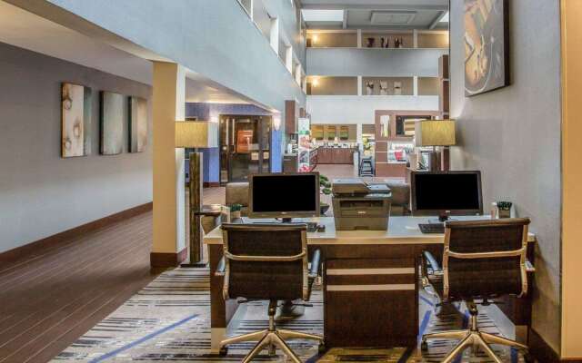 Quality Suites Nashville Airport