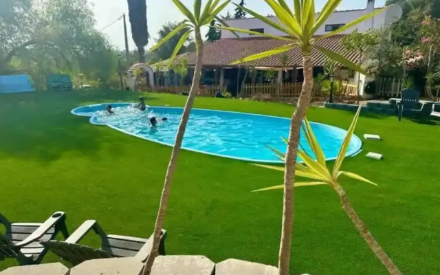Porches Private Pool Villa 17 Guests