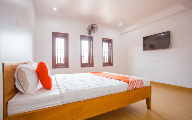 Lucky Hotel by OYO Rooms