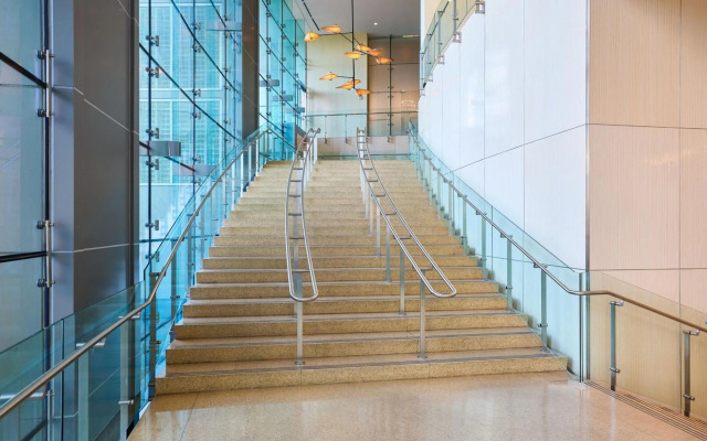 Renaissance Arlington Capital View Hotel