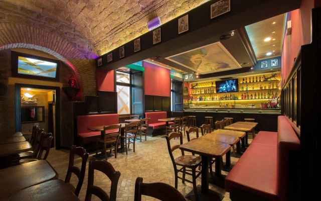 Alessandro Palace & Bar - Hostel