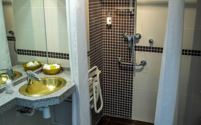 Hotel Restaurant Le Gardon - Pont du Gard