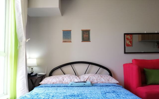 Cozy Condo Studio Near Airport with Wifi