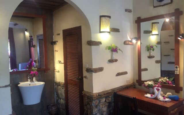 Chaluenxay Villa